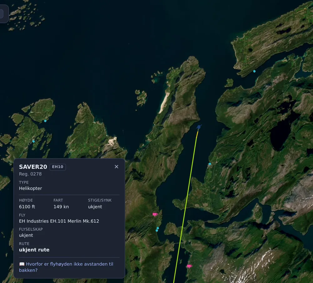 Et redningshelikopter av typen EH101 Merlin valgt på kartet over Vestlandet, med panel som viser type, høyde og fart, og sporet bak det.